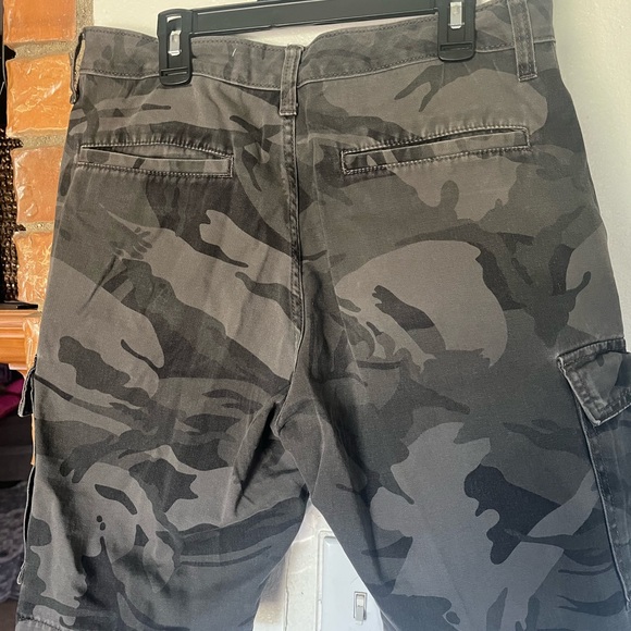 Wrangler Men's Dark Camouflage Cargo Shorts size 30 Regular L113 - Picture 4 of 6